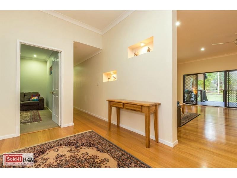 18 Edenderry Court, Eatons Hill QLD 4037