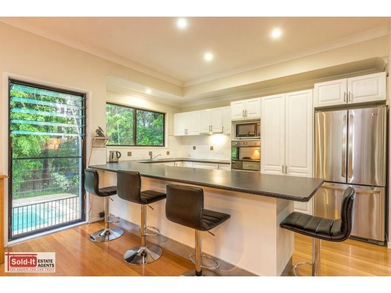 18 Edenderry Court, Eatons Hill QLD 4037