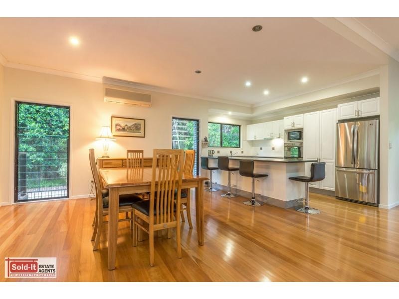 18 Edenderry Court, Eatons Hill QLD 4037