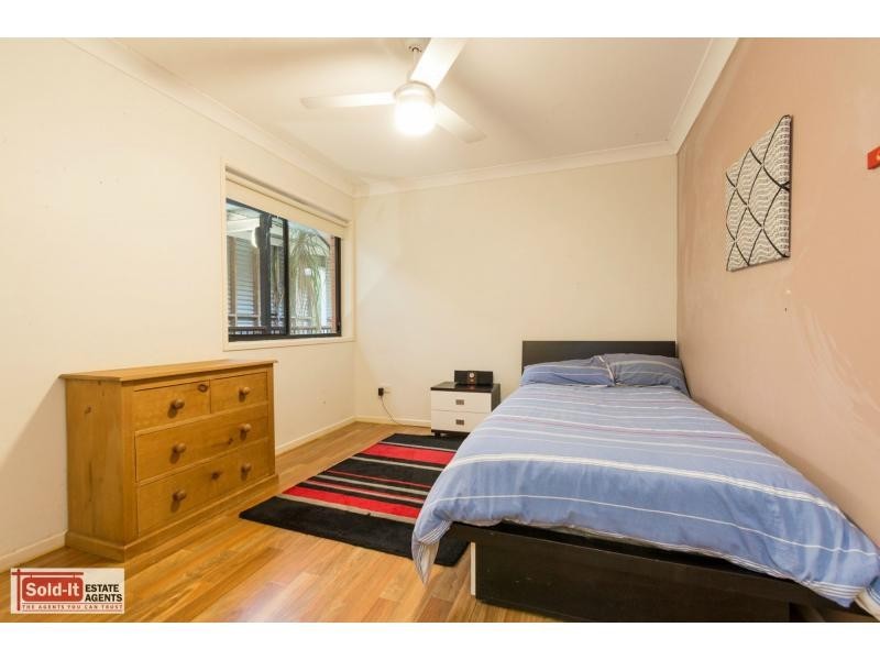 18 Edenderry Court, Eatons Hill QLD 4037