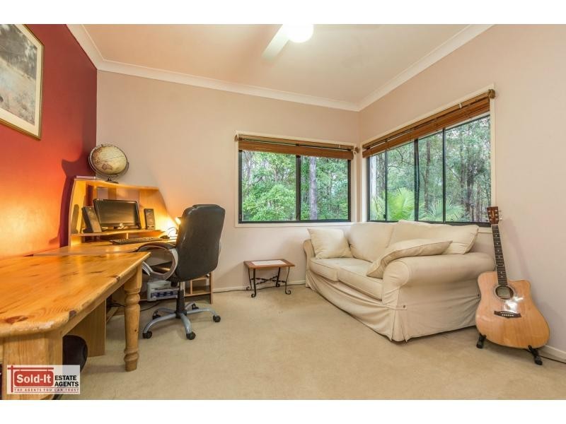 18 Edenderry Court, Eatons Hill QLD 4037