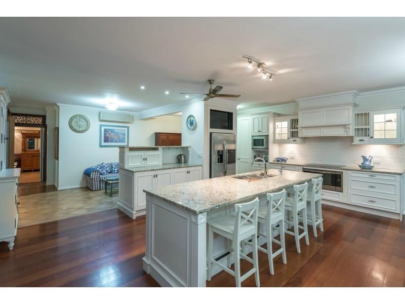 17 Danaus Court, Eatons Hill QLD 4037