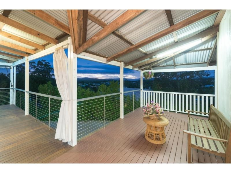 17 Danaus Court, Eatons Hill QLD 4037