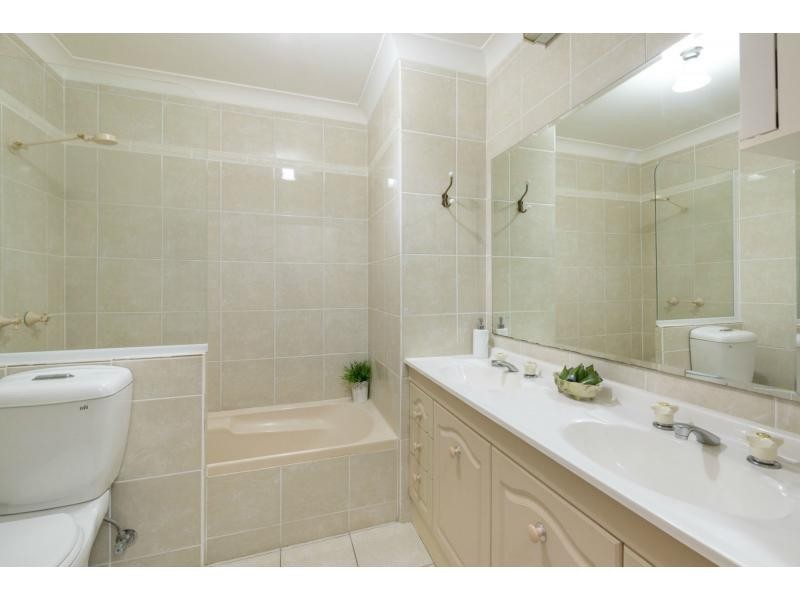 17 Danaus Court, Eatons Hill QLD 4037