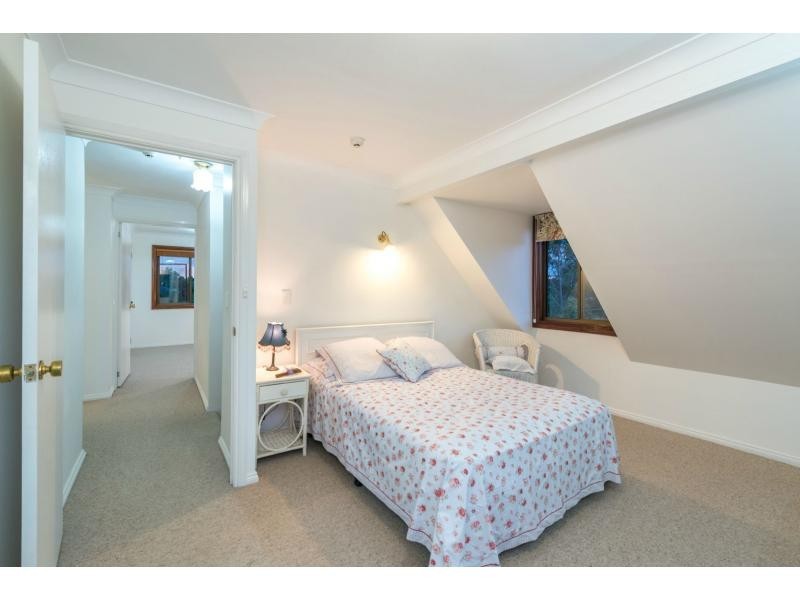 17 Danaus Court, Eatons Hill QLD 4037