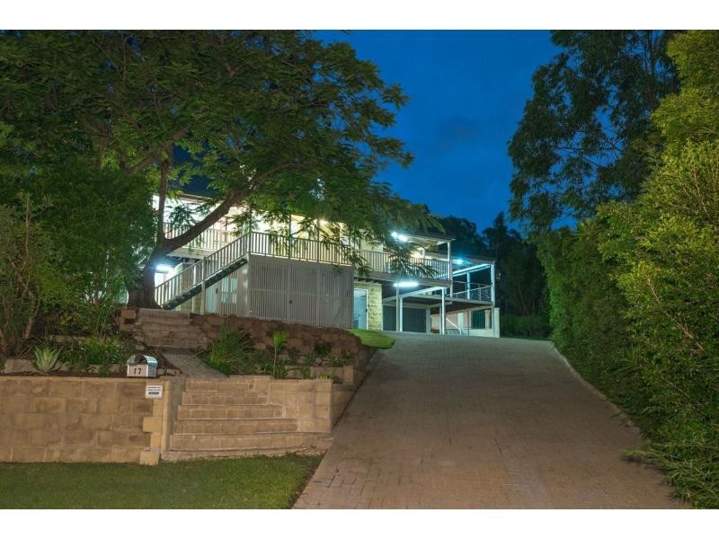 17 Danaus Court, Eatons Hill QLD 4037