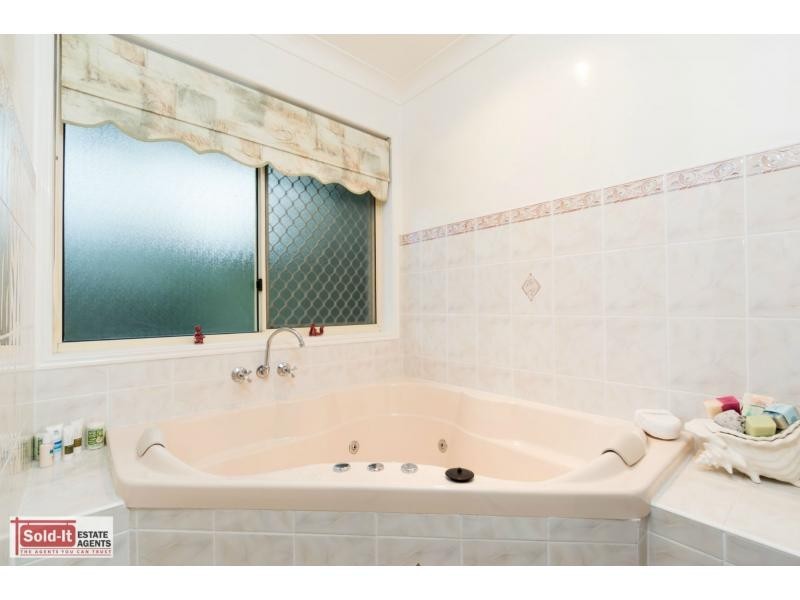 9 Prasada Court, Eatons Hill QLD 4037