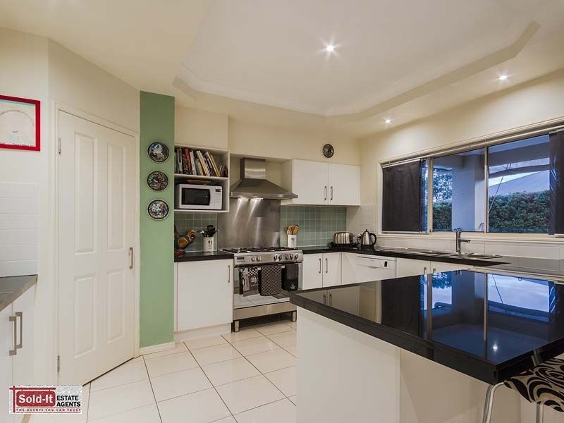 27 Cabarita Crescent, Eatons Hill QLD 4037