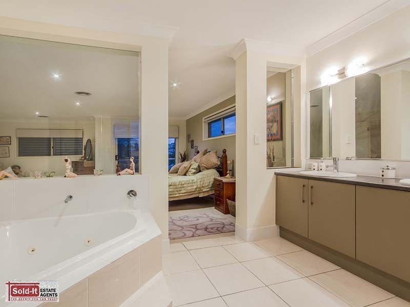 27 Cabarita Crescent, Eatons Hill QLD 4037