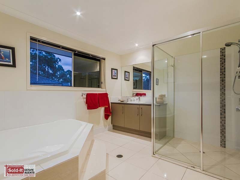 27 Cabarita Crescent, Eatons Hill QLD 4037