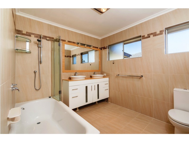 9 Bevlin Court, Albany Creek QLD 4035