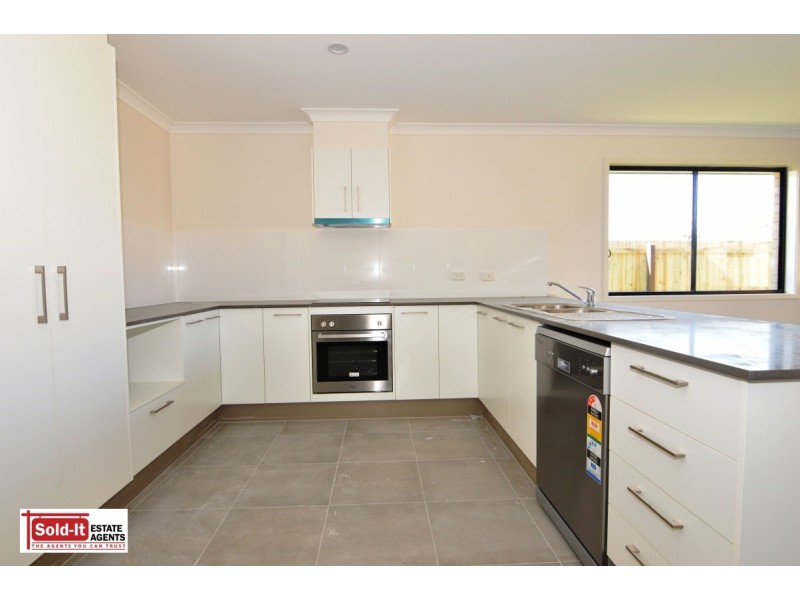 1/11 Nandina Ct, Morayfield QLD 4506