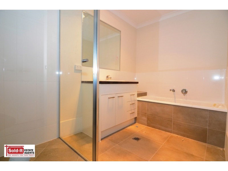 1/11 Nandina Ct, Morayfield QLD 4506