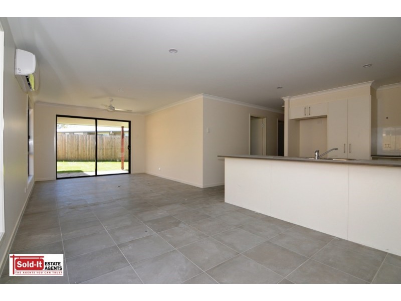2/11 Nandina Ct, Morayfield QLD 4506