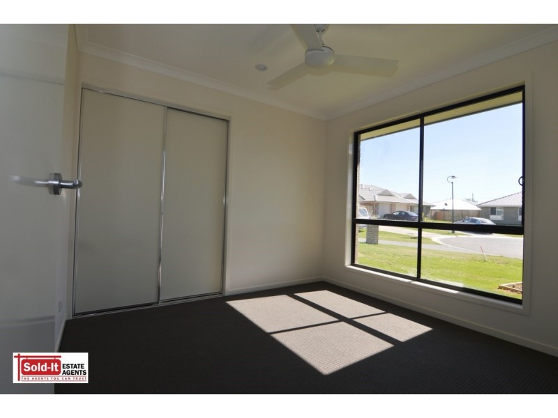 2/11 Nandina Ct, Morayfield QLD 4506
