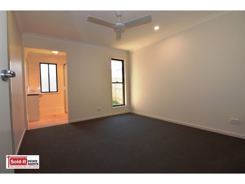 2/11 Nandina Ct, Morayfield QLD 4506