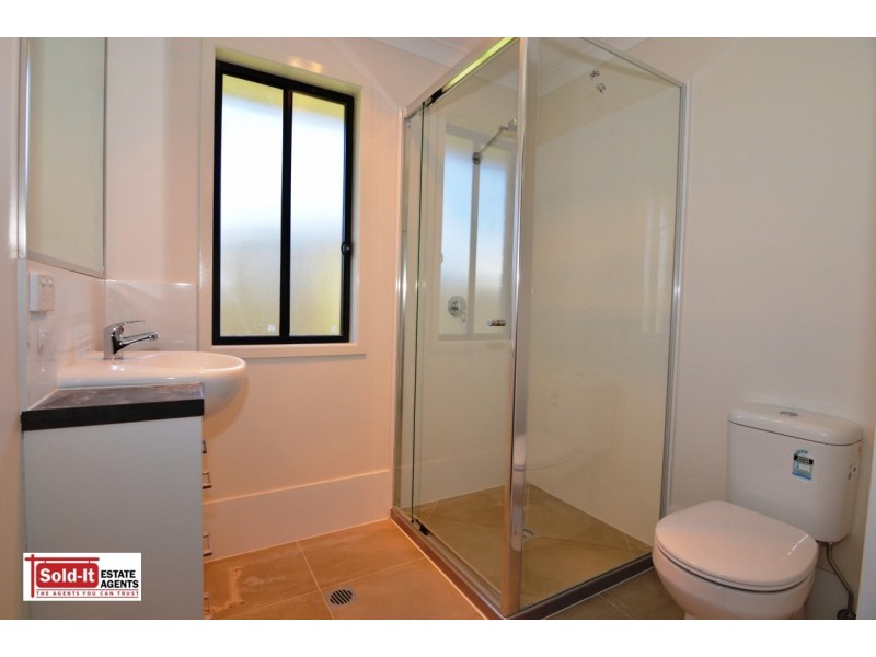 2/11 Nandina Ct, Morayfield QLD 4506