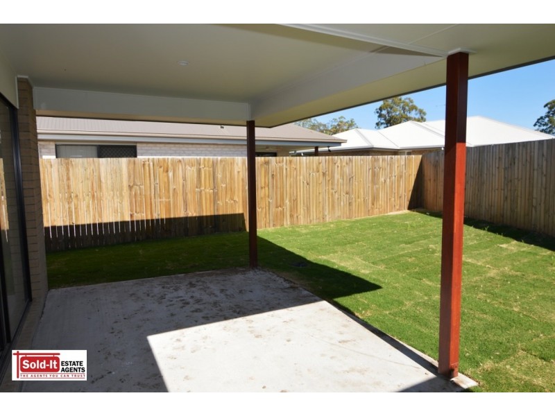 2/11 Nandina Ct, Morayfield QLD 4506