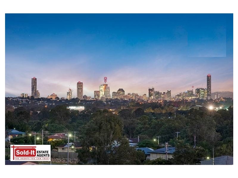 1104 South Pine Rd, Everton Hills QLD 4053