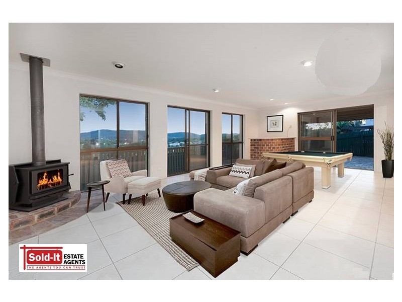 1104 South Pine Rd, Everton Hills QLD 4053