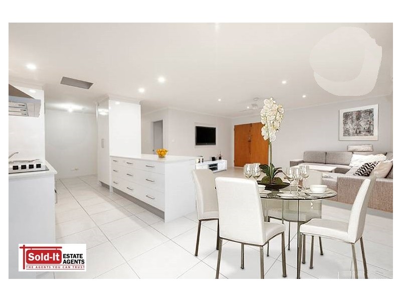 1104 South Pine Rd, Everton Hills QLD 4053