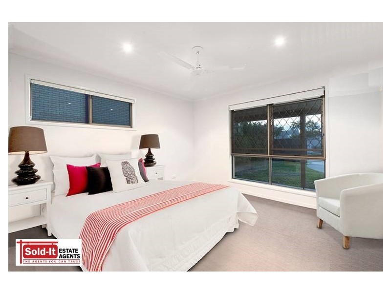 1104 South Pine Rd, Everton Hills QLD 4053