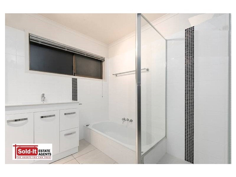 1104 South Pine Rd, Everton Hills QLD 4053