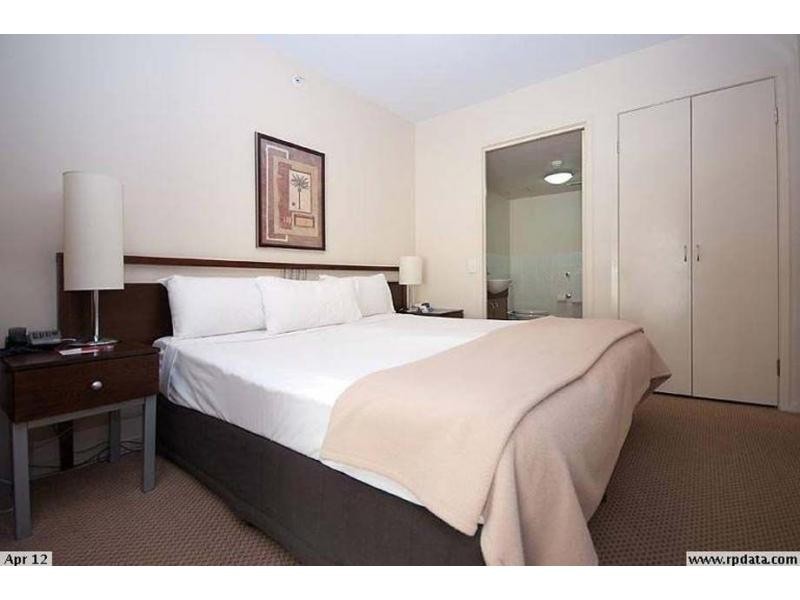 Broadbeach Waters QLD 4218