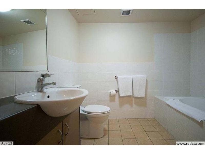 Broadbeach Waters QLD 4218