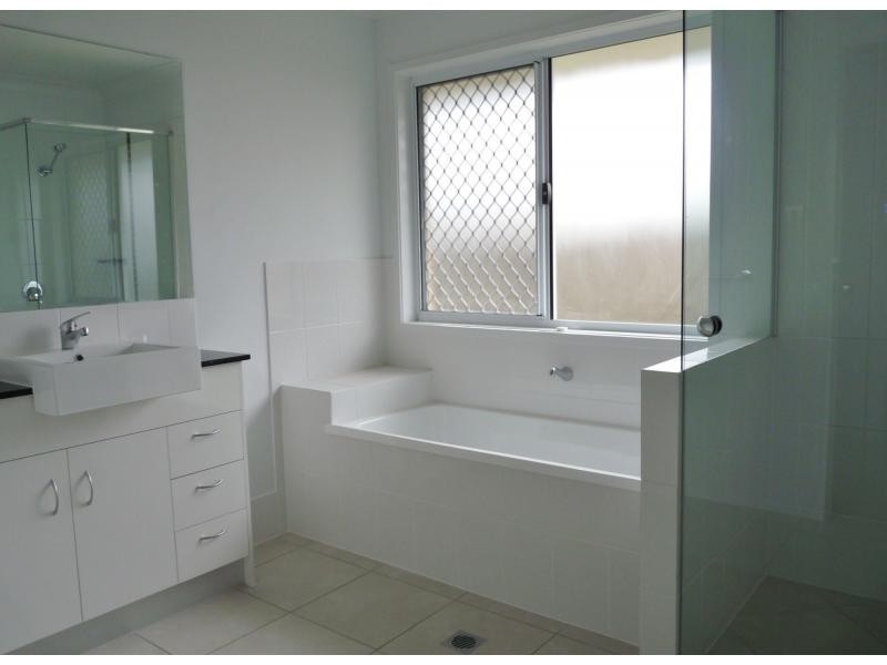 45 Clover Crescent, Riverstone Rise, Boyne Island QLD 4680