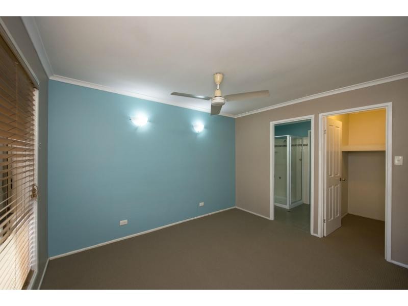 11 Andrew Court, Boyne Island QLD 4680