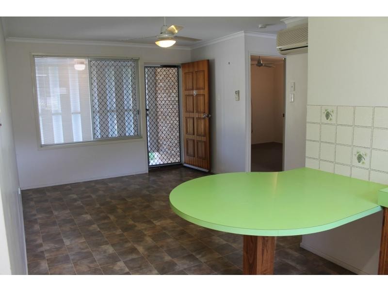 2/8 Hayes Avenue, Boyne Island QLD 4680