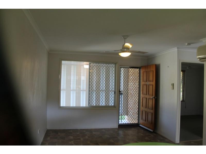2/8 Hayes Avenue, Boyne Island QLD 4680