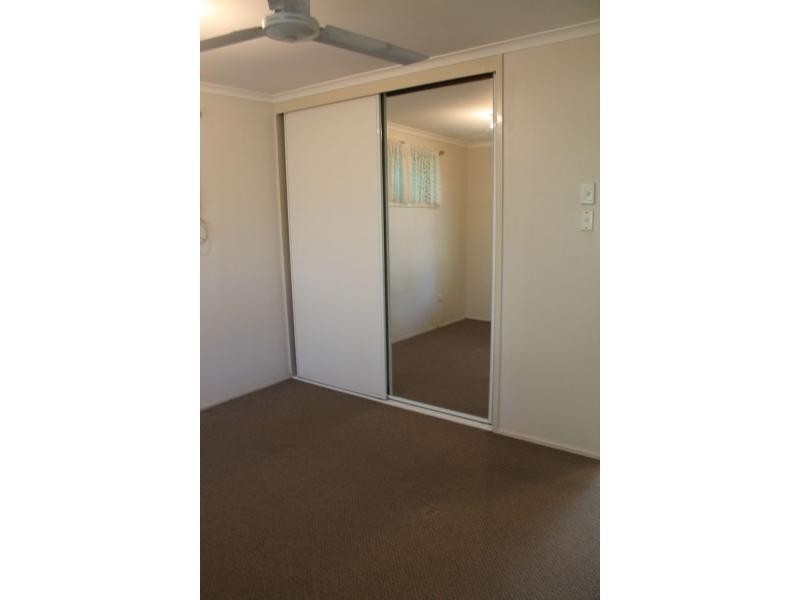 2/8 Hayes Avenue, Boyne Island QLD 4680