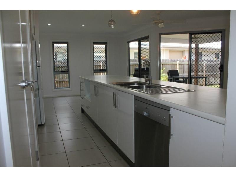 30 Daintree Boulevard, New Auckland QLD 4680