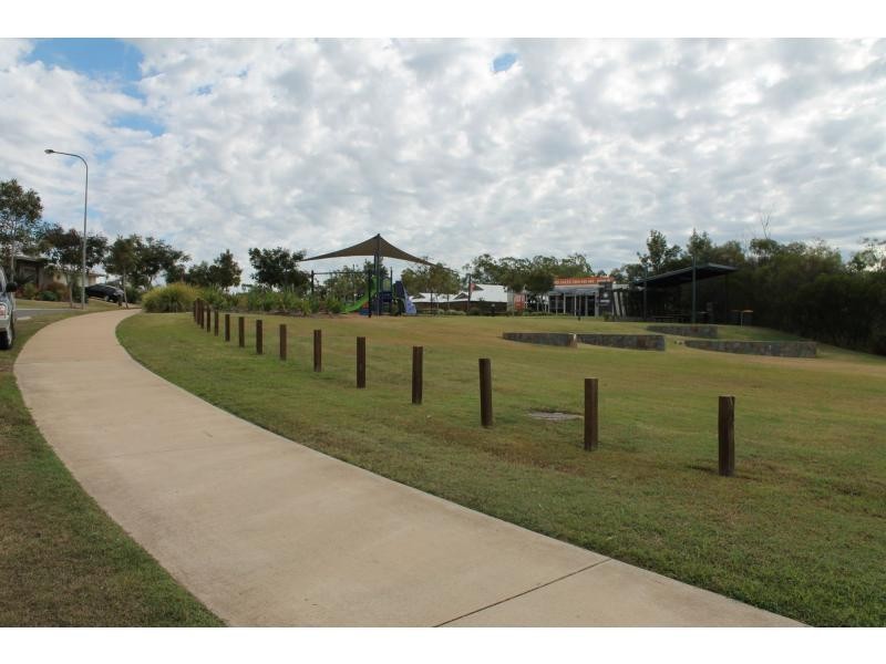 30 Daintree Boulevard, New Auckland QLD 4680