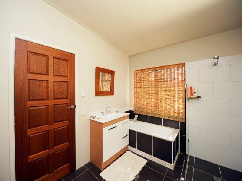 18 Sayre Crescent, Boyne Island QLD 4680