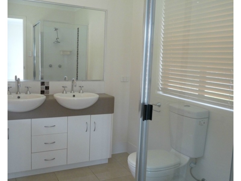 17 Richard Street, Boyne Island QLD 4680