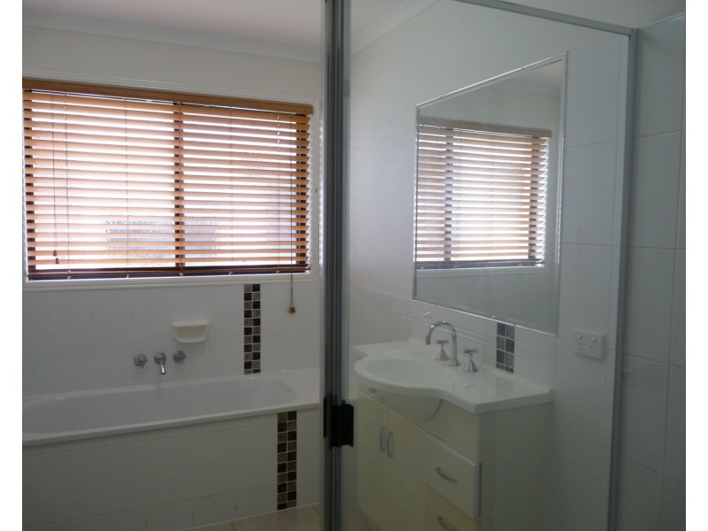 17 Richard Street, Boyne Island QLD 4680