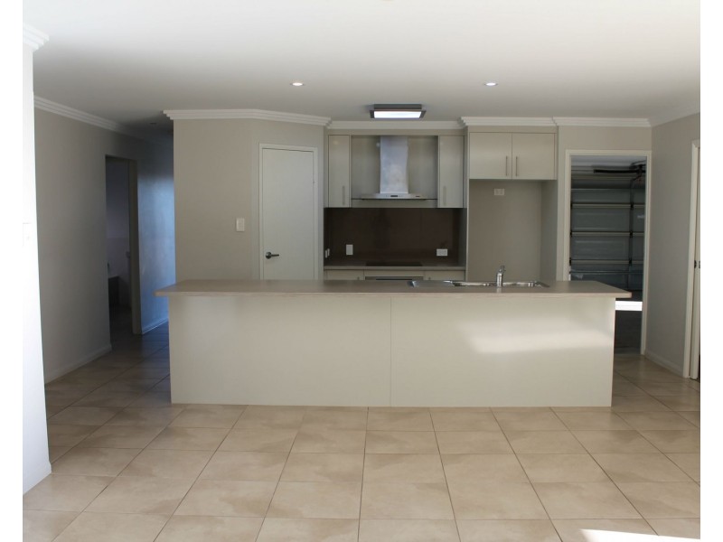 73 Daintree Avenue, New Auckland QLD 4680