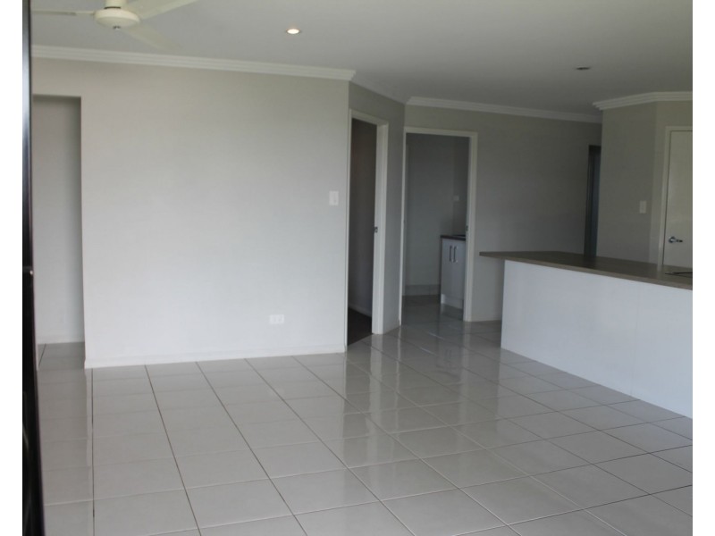 73 Daintree Avenue, New Auckland QLD 4680