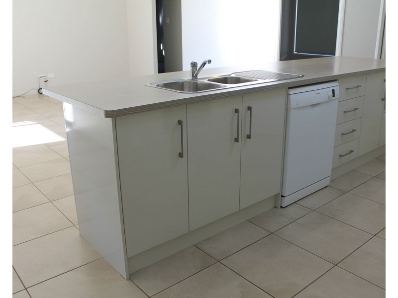 73 Daintree Avenue, New Auckland QLD 4680