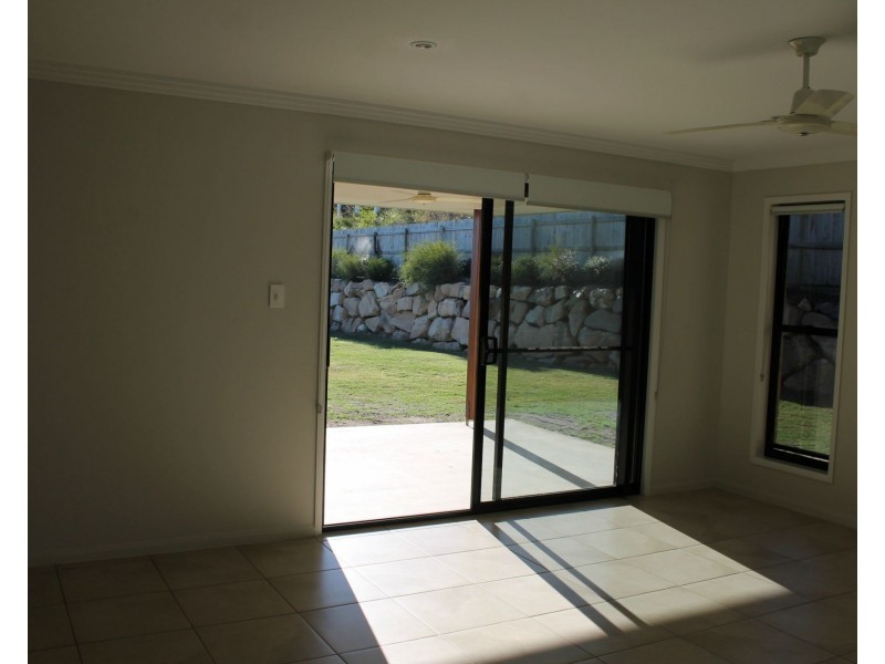 73 Daintree Avenue, New Auckland QLD 4680