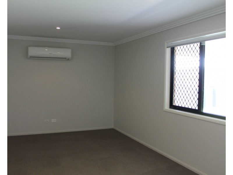 73 Daintree Avenue, New Auckland QLD 4680