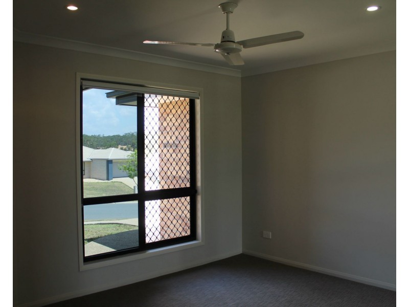 73 Daintree Avenue, New Auckland QLD 4680