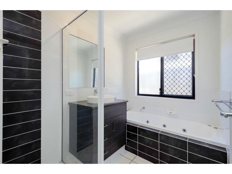 1 Karumba Court, Tannum Sands QLD 4680
