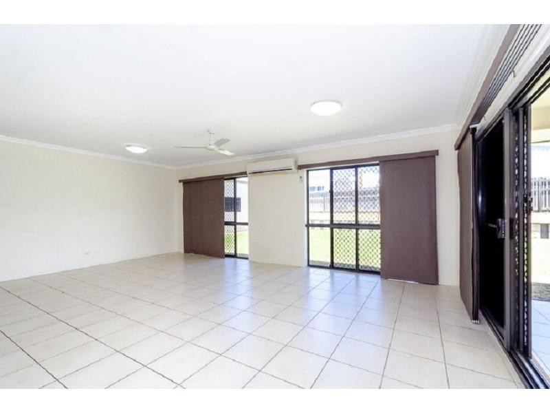 11 Tuckerbox Court, Glen Eden QLD 4680