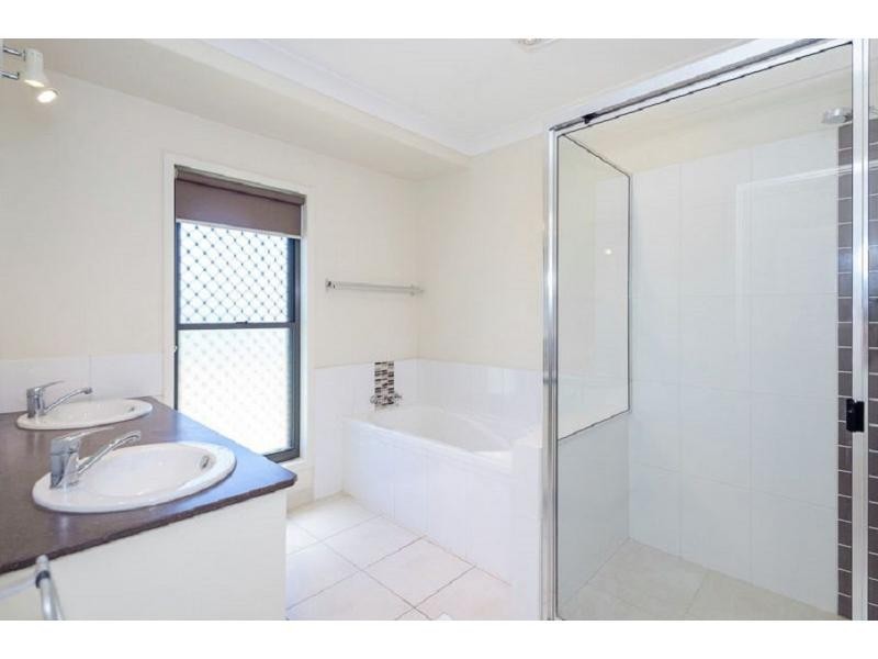 11 Tuckerbox Court, Glen Eden QLD 4680