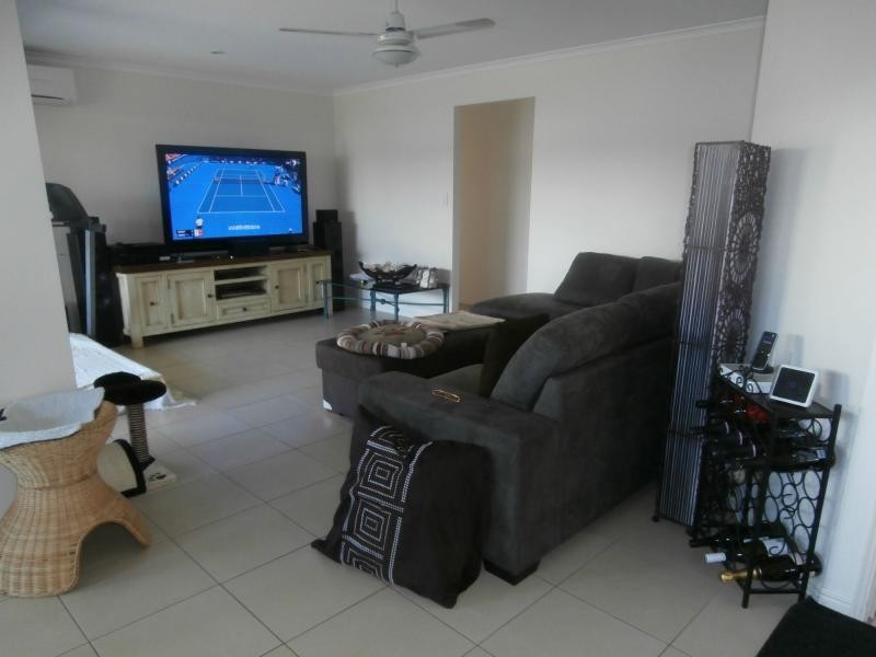 14 Jeana Close, Boyne Island QLD 4680