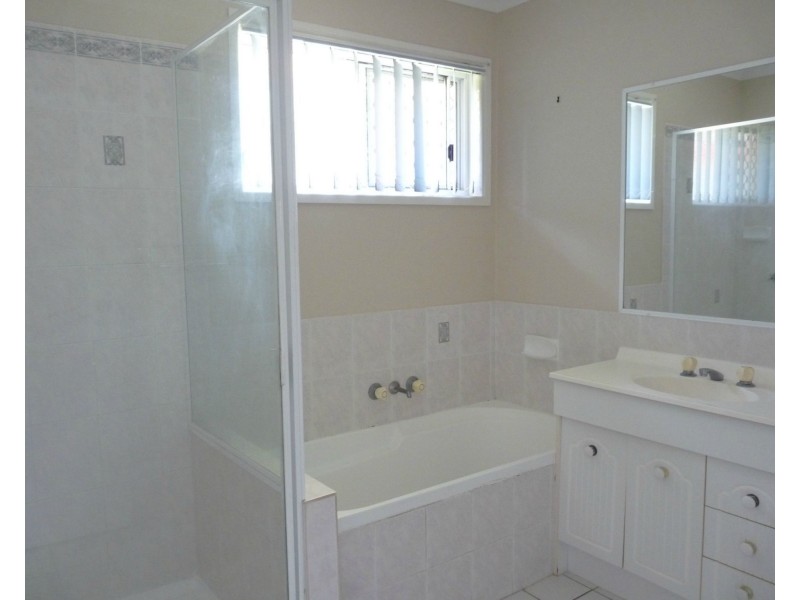 11 Werite Court, Boyne Island QLD 4680